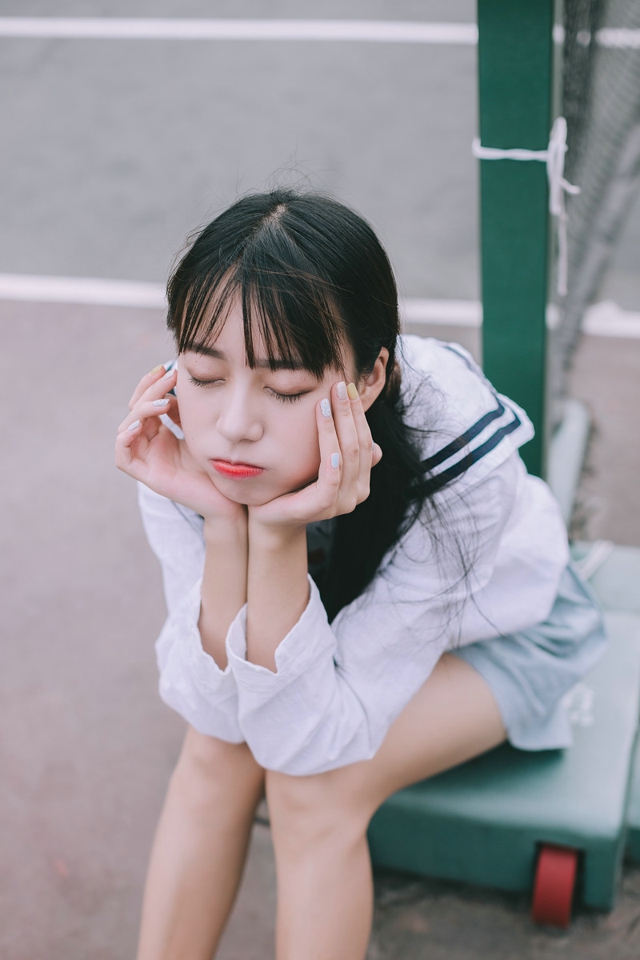 性感美女酥胸爆乳护士制服诱惑写真