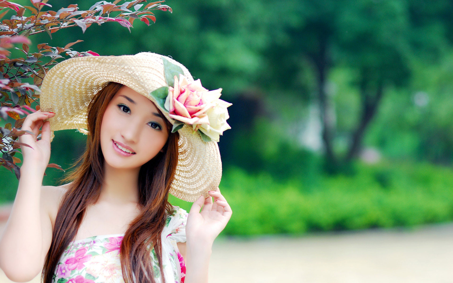 卷发滑板嘻哈运动女生街拍美女图片
