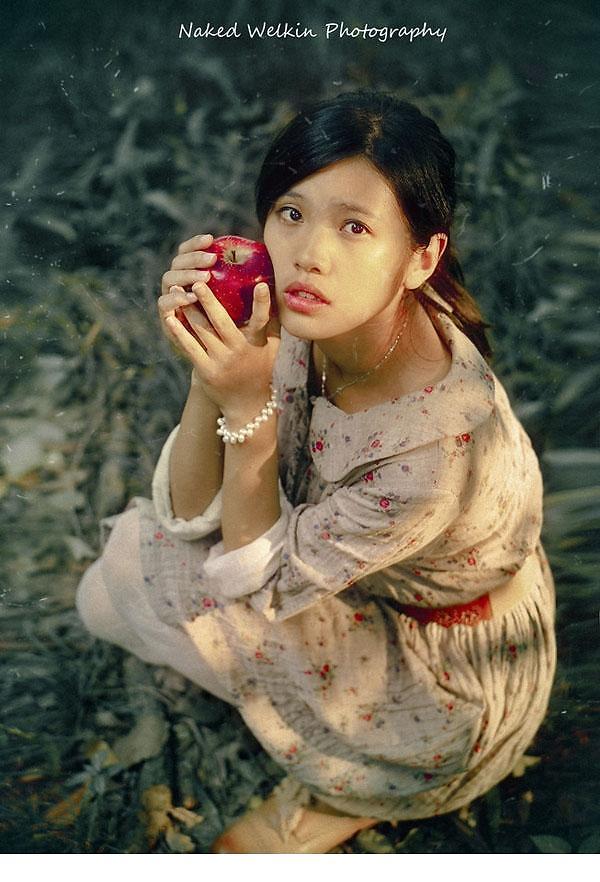 低胸**的性感红衣美女****户外唯美写真