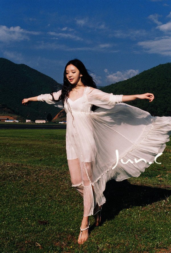 90后性感嫩妹米妮**酥胸诱人****美女图片