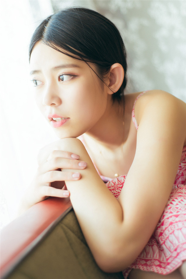 治愈系清纯美女家居私房照写真图片下载