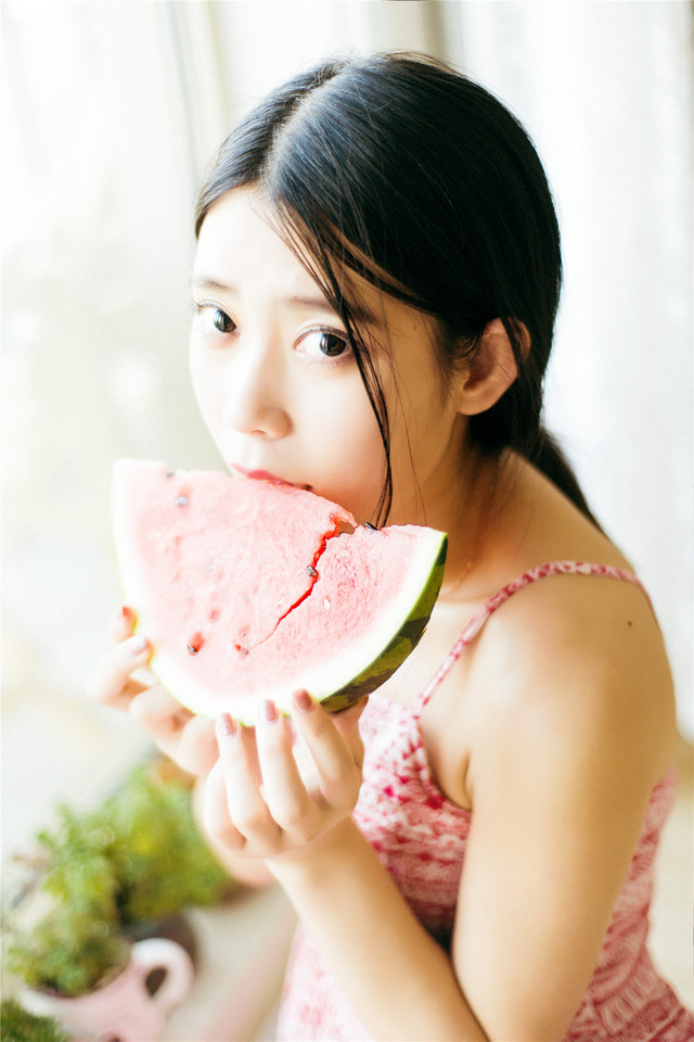 治愈系清纯美女家居私房照写真图片下载