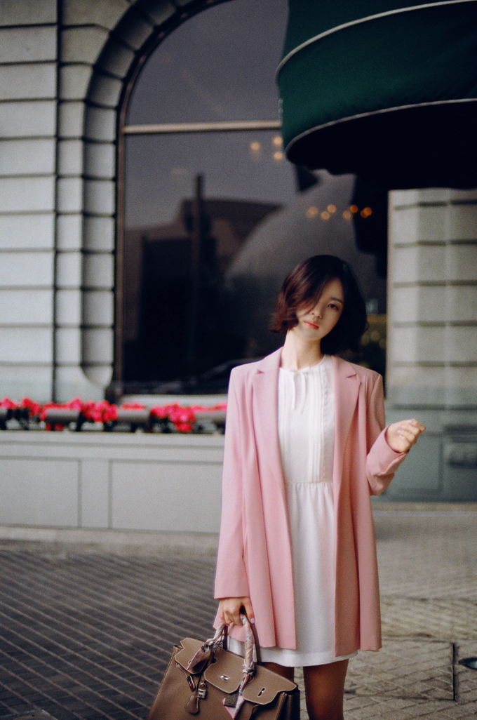清新美女徐畅和徐畅户外白色连衣裙唯美私房照写真图片下载