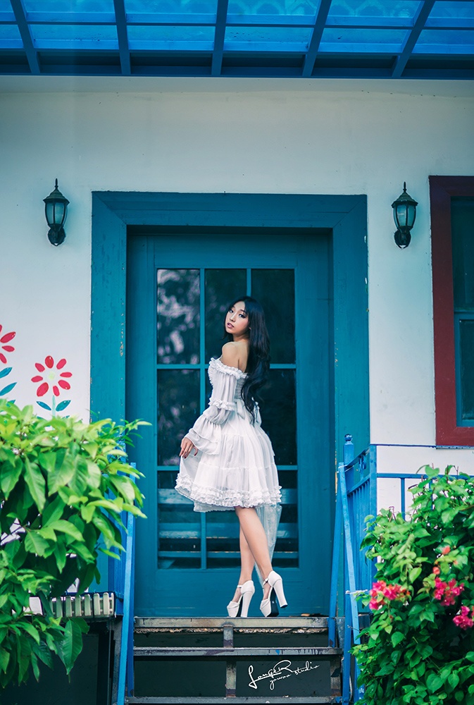 清新美女徐畅和徐畅户外白色连衣裙唯美私房照写真图片下载