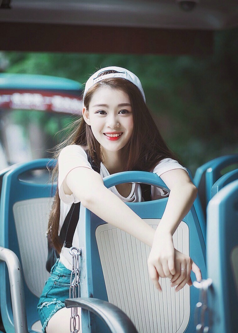 大眼萌妹夏天绿意写真超级养眼私房照写真图片下载