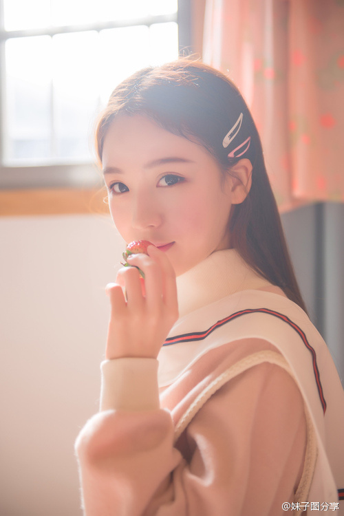 女神范十足的极品大眼睛电眼美女唯美纯白诱惑私房照写真图片合集