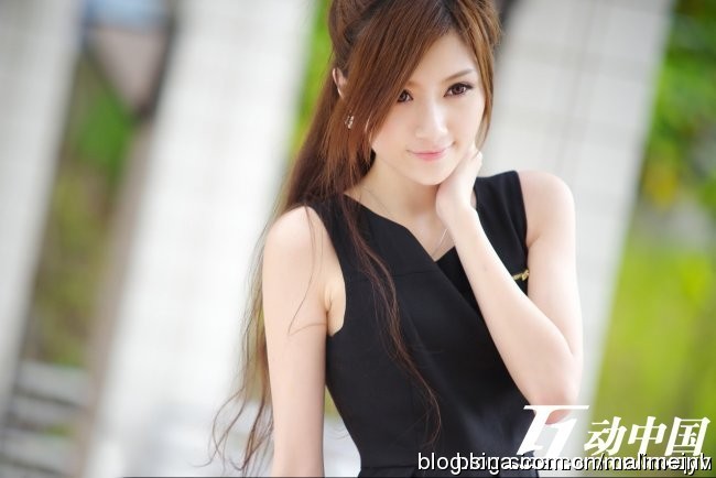 水灵灵的大眼睛美女王嘉韵白嫩酥胸俏脸蛋纯情诱惑