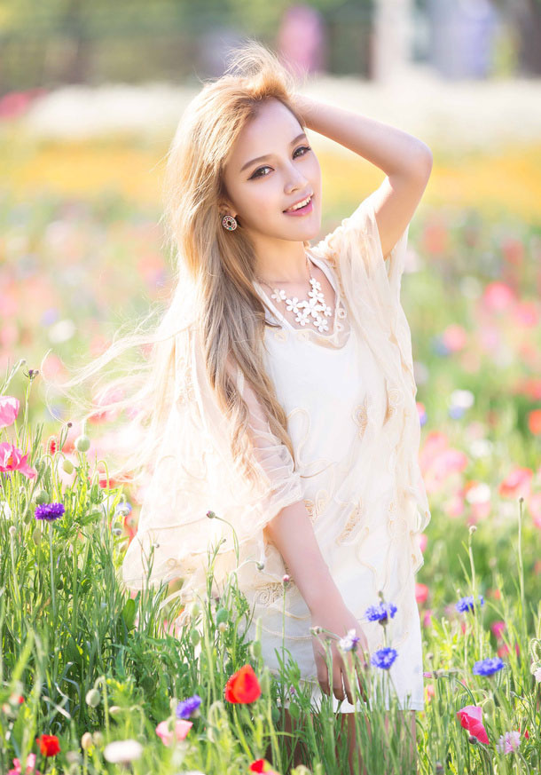 粉嫩小太妹完美S线身材尽展私房美女的性感魅力私房写真照