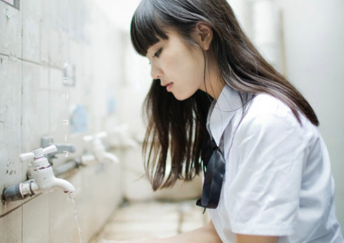 性感妖艳的大眼睛美女长腿翘臀美胸诱惑人体艺术写真图集