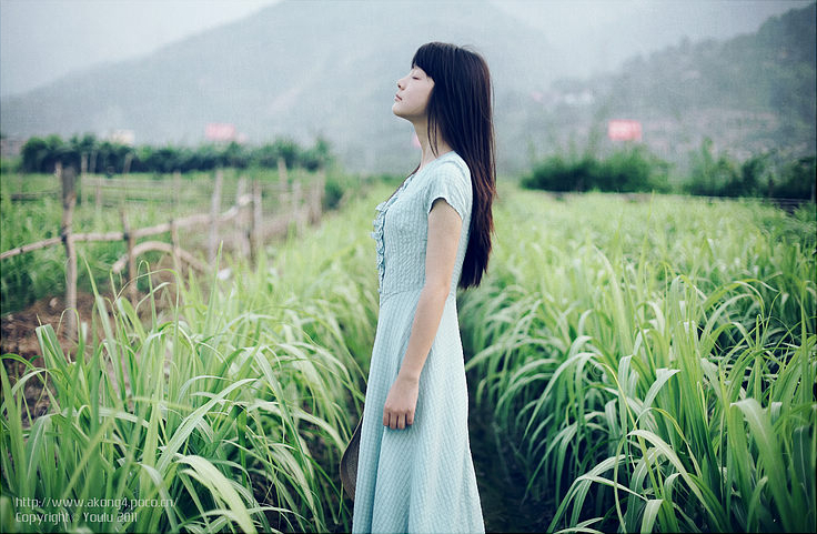 白皙粉嫩的绝色美女浴缸湿身诱惑大胆人体艺术写真图片
