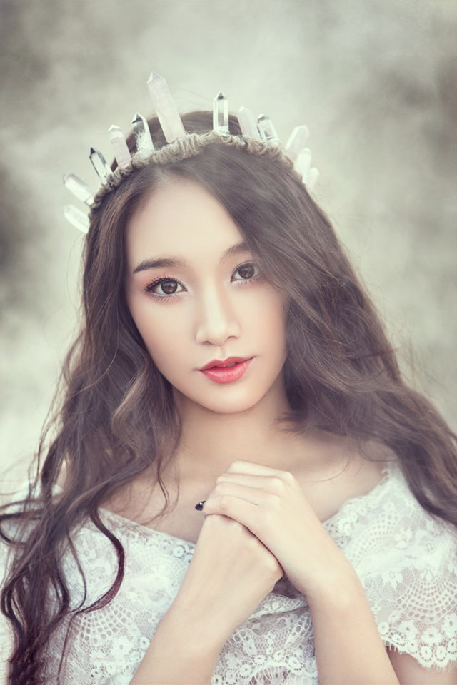 白皙粉嫩时尚性感美女热裤长腿魅惑迷人写真图片