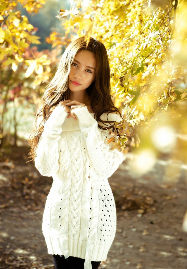 白皙粉嫩性感长腿美女酥胸迷人写真图片(二)