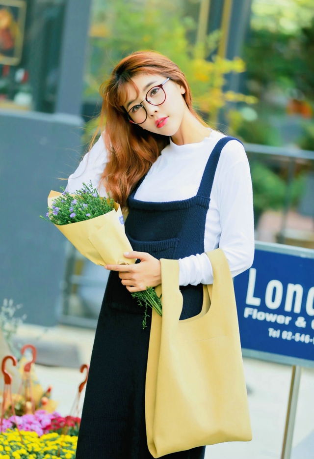 白皙粉嫩性感长腿美女酥胸迷人写真图片(一)