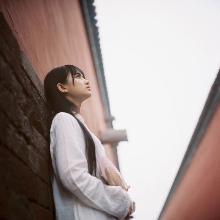 石宜可性感妩媚尽显女人味十足