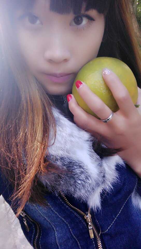 大眼睛性感美女 妩媚动人气质自拍