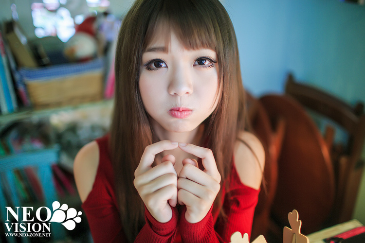 红色纯美校花 纯美可爱不失甜美