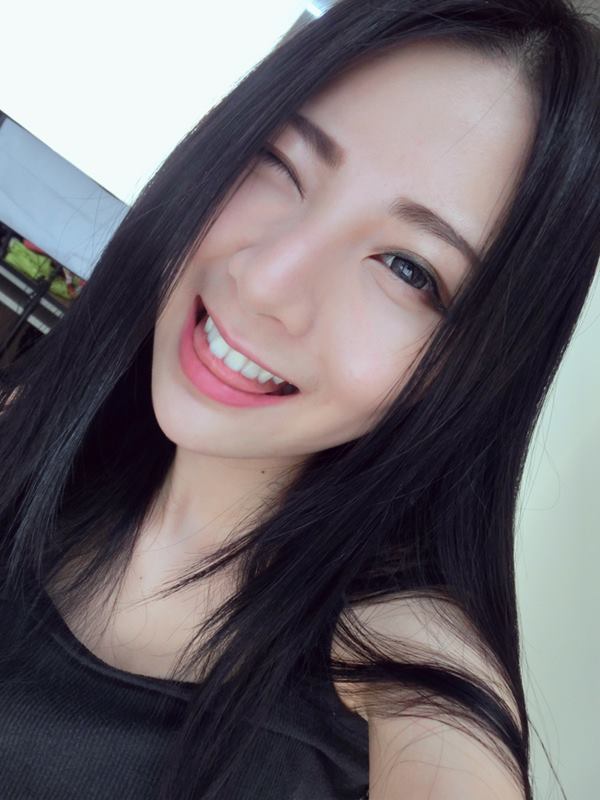 大眼睛性感美女自拍照