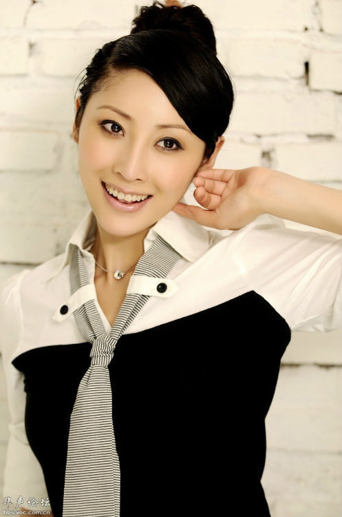 美女教师大眼睛 性感美女教师