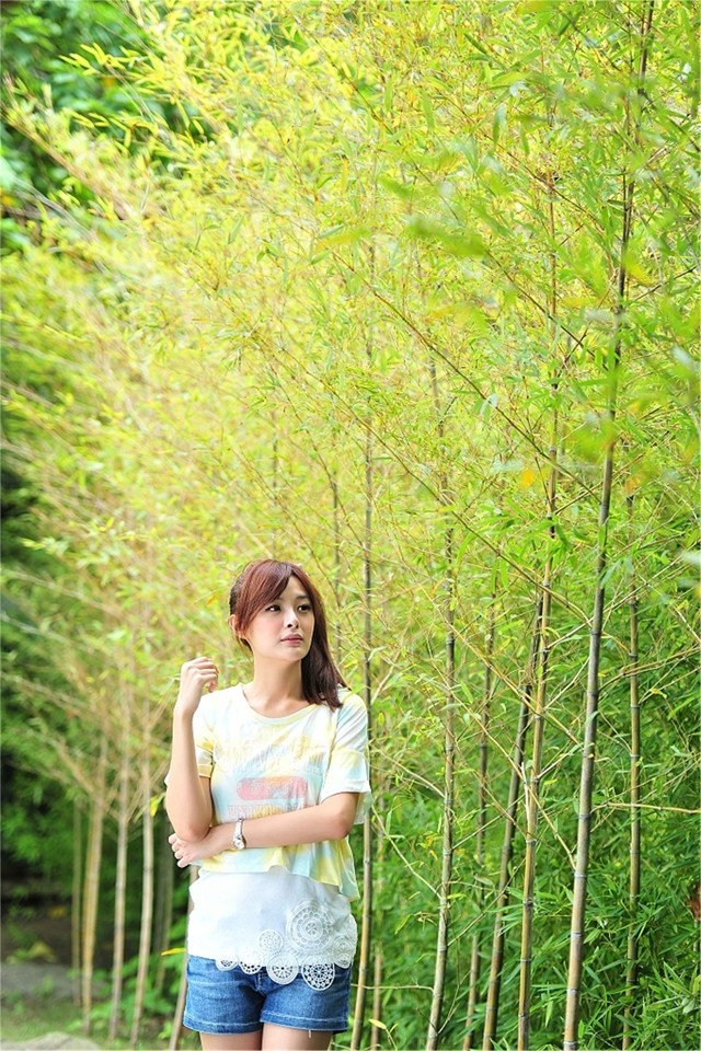 足球宝贝裴厶桡 烈焰红唇极品女神