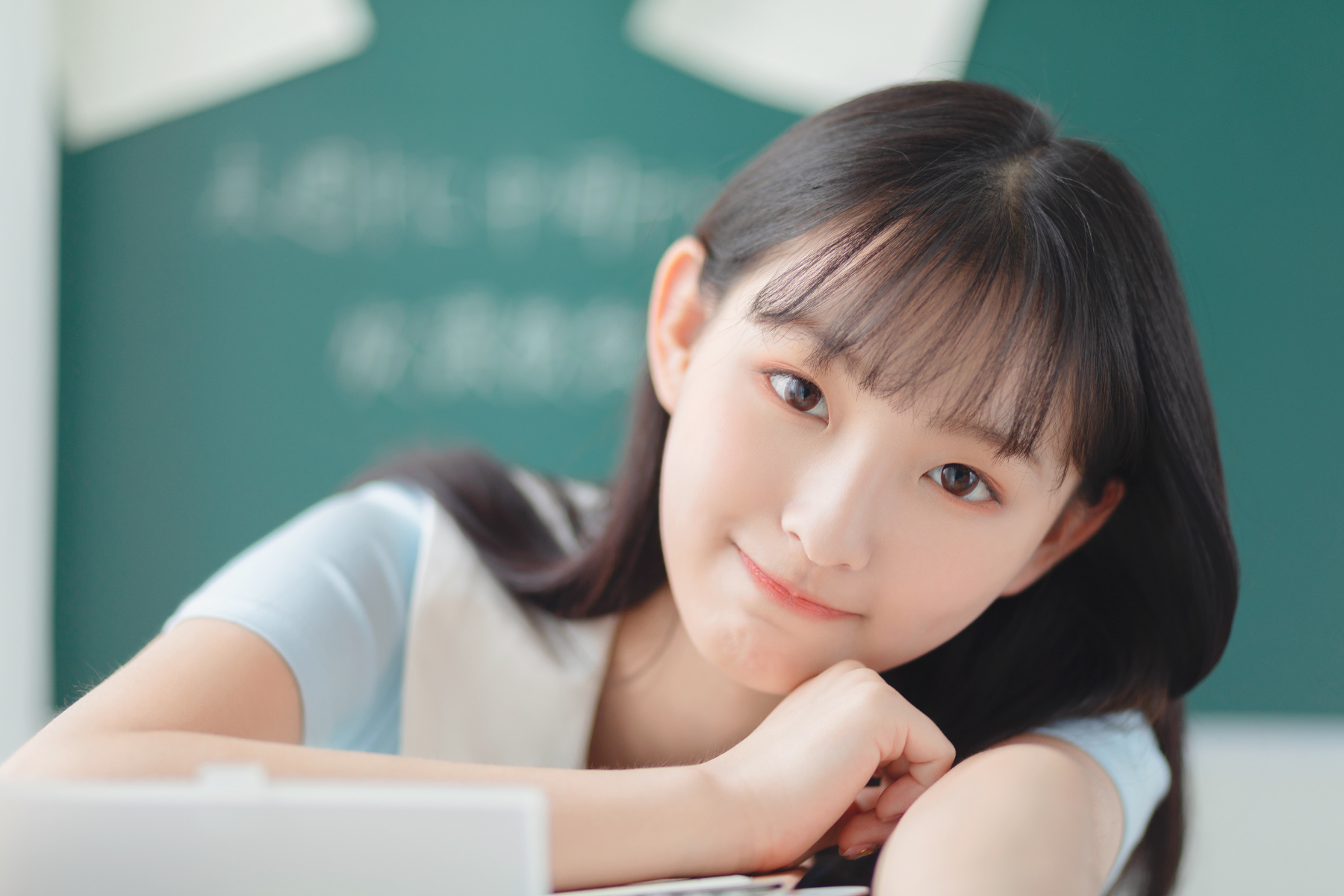 性感美女模特诱人美腿丝袜诱惑露出