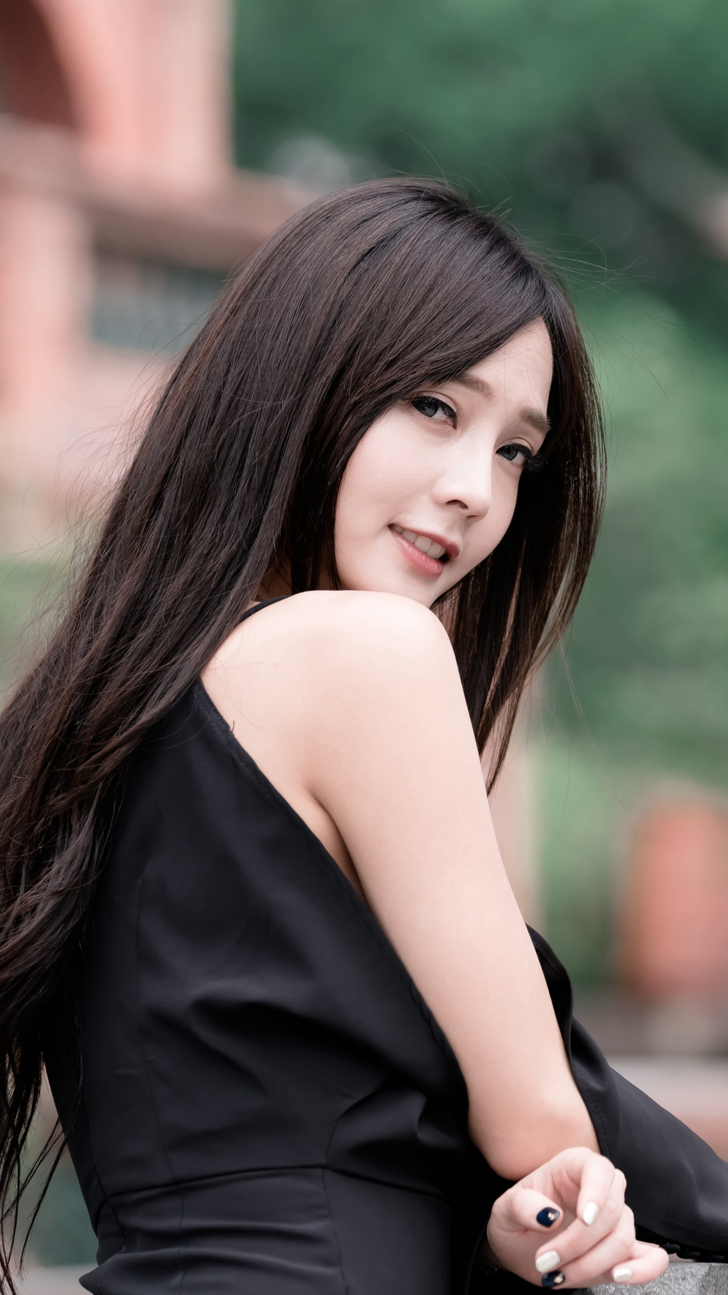 丝袜美腿 办公桌上大秀美腿的Yaya