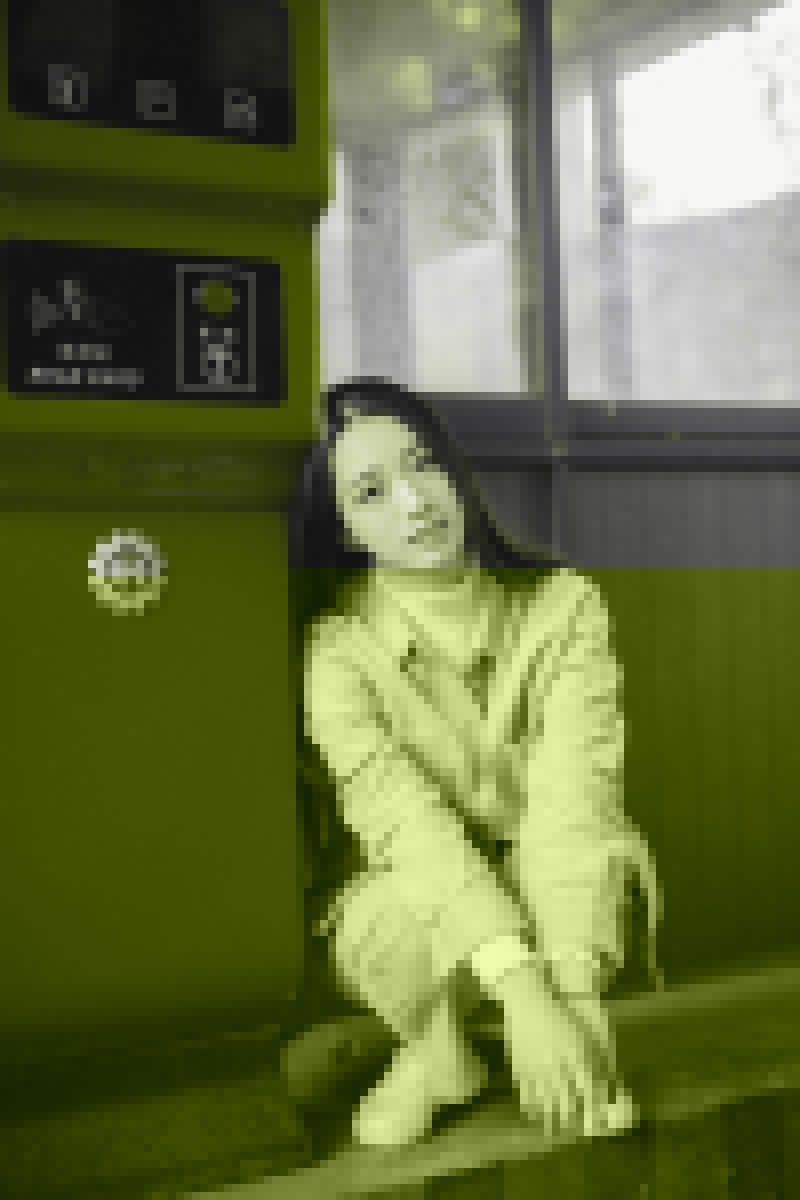性感旗袍美女低胸高叉美腿酥胸诱惑写真